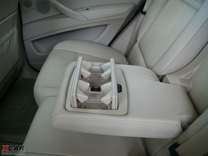 2009款xDrive4.8i 豪华版 后排中央扶手