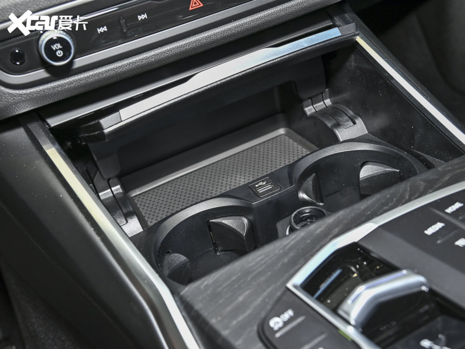 2023R4ϵ 425i M\b