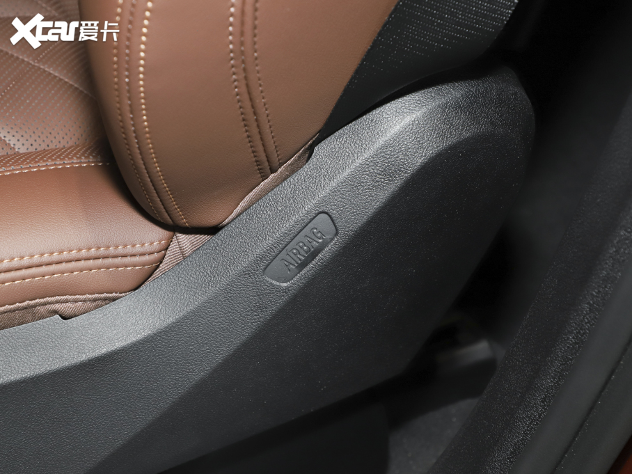 2023RX6 xDrive40i  M\b