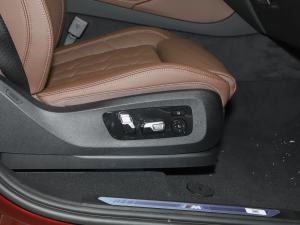 2023xDrive40i  M\b g