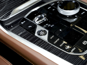 2023xDrive40i  M\b п؅^(q)