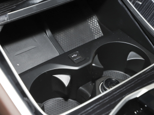 2023xDrive40i  M\b п؅^