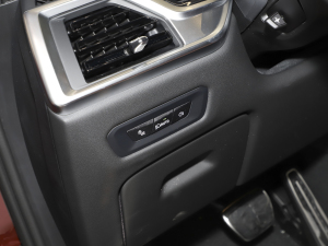 2023xDrive40i  M\b п؅^