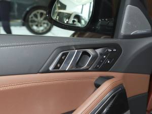 2023xDrive40i  M\b п؅^