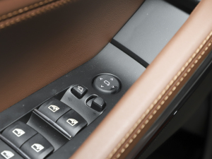 2023xDrive40i  M\b п؅^