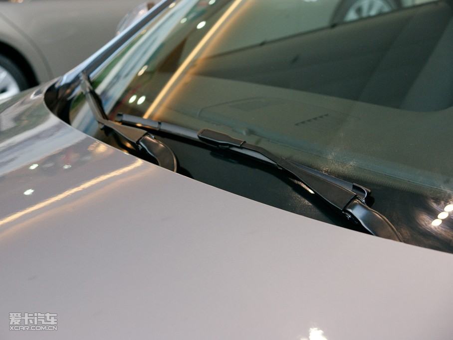 2011��R3ϵ�p�T 320i �p�T�I��܇