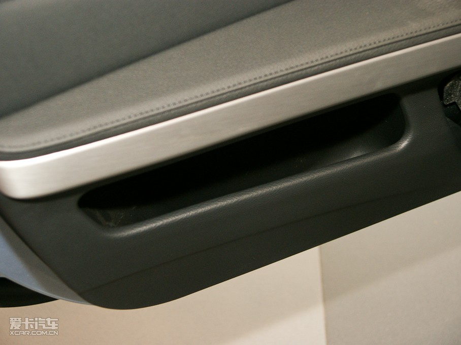 2011��R3ϵ�p�T 320i �p�T�I��܇