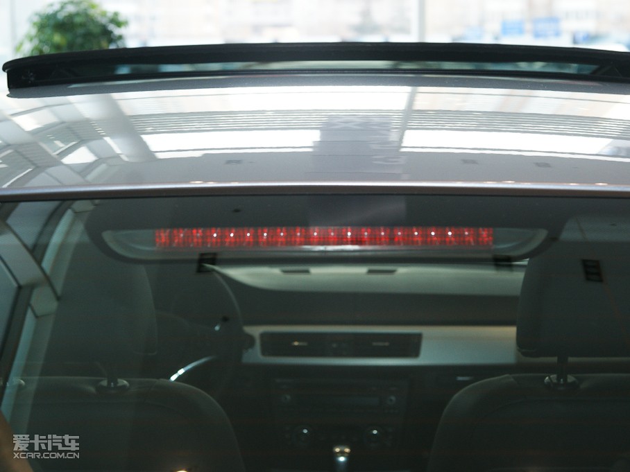 2011��R3ϵ�p�T 320i �p�T�I��܇