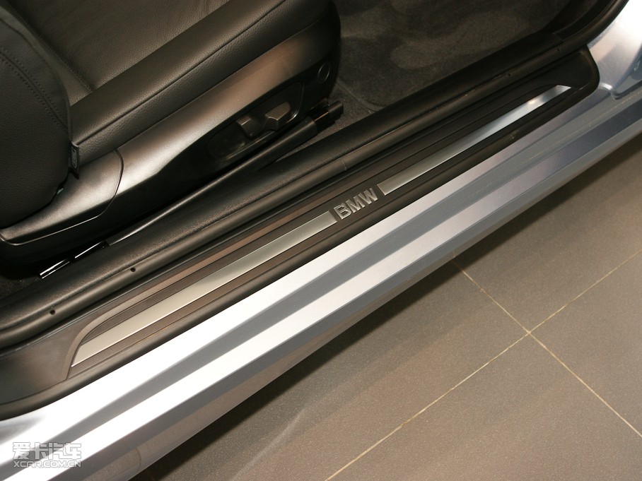 2011��R3ϵ�p�T 320i �p�T�I��܇