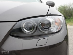 2011款320i 敞篷轿跑车 大灯