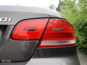2011款320i 敞篷轿跑车 尾灯