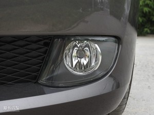 2011款320i 敞篷轿跑车 前雾灯
