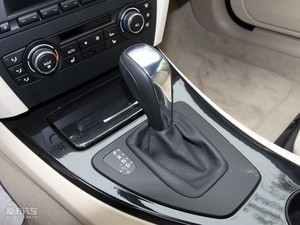 2011款320i 敞篷轿跑车 换挡杆