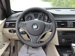 2011款320i 敞篷轿跑车 方向盘