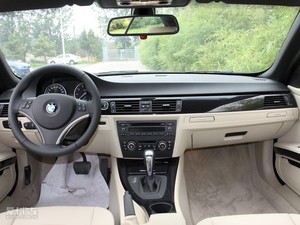 2011款320i 敞篷轿跑车 内饰全景