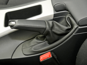 2011款325i 手动典雅版 驻车制动器