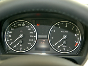 2011款325i 手动典雅版 仪表