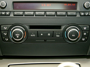 2011款325i 手动典雅版 空调调节