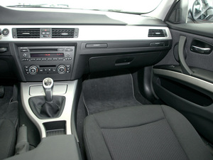 2011款325i 手动典雅版 中控区