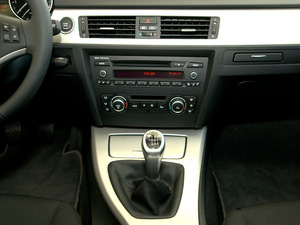 2011款325i 手动典雅版 中控台