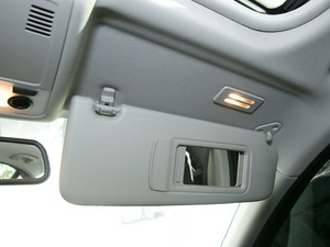 2011款325i 手动典雅版 遮阳板（左）