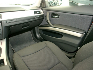 2011款325i 手动典雅版 空间座椅