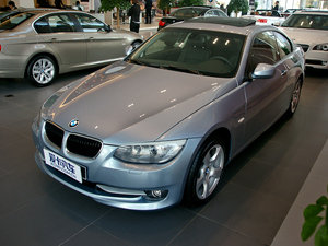 2011款320i 双门轿跑车 整体外观