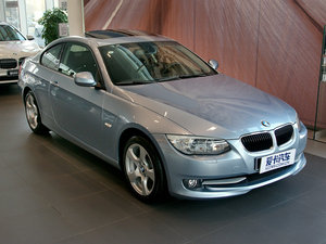 2011款320i 双门轿跑车 整体外观