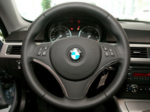2011款320i 双门轿跑车 方向盘