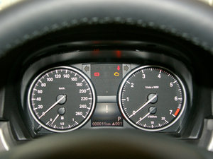 2011款320i 双门轿跑车 仪表