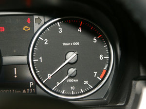 2011320i pTI܇ п؅^