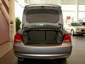 2011款320i 双门轿跑车 空间座椅