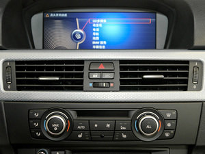 2011款325i M 运动版 空调出风口