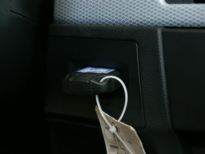 2011325i M \Ӱ п؅^