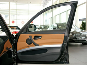 2011款325i M 运动版 空间座椅