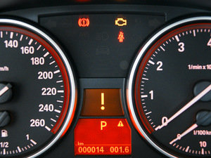 2011325i M \Ӱ п؅^