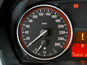 2011325i M \Ӱ п؅^