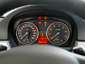 2011325i M \Ӱ п؅^