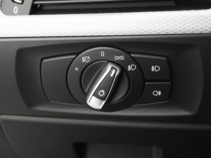 2011325i M \Ӱ п؅^