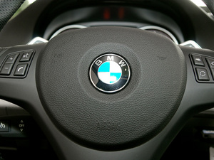 2011325i M \Ӱ п؅^