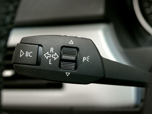 2011325i M \Ӱ п؅^