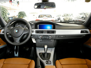 2011款325i M 运动版 内饰全景