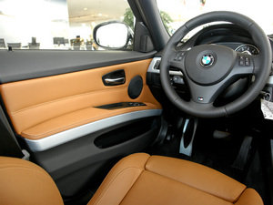 2011款325i M 运动版 空间座椅