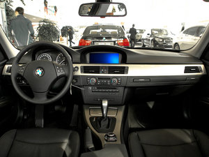 2011款320i 豪华版 中控区