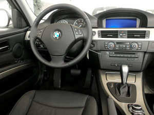 2011款320i 豪华版 中控区