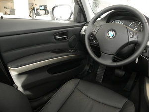 2011款320i 豪华版 空间座椅