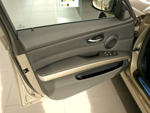 2011款320i 豪华版 空间座椅
