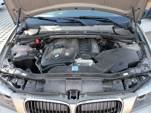 2011款325i 豪华版 发动机