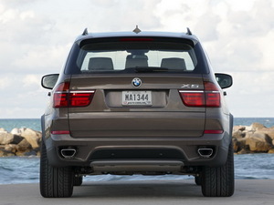 2011款xDrive50i 豪华版 正后	