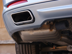 2010款4.4T 混合动力 排气管